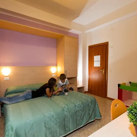 Mary Fleur Hotel